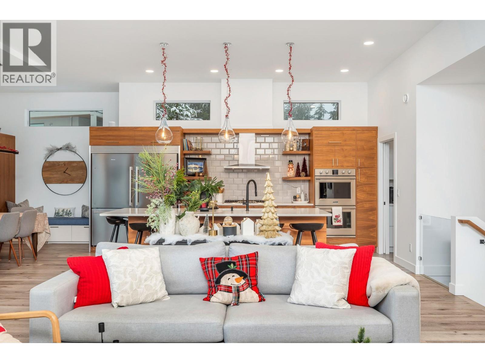 9196 Tronson Road Unit# 29, Vernon, BC - Indoor Photo Showing Living Room