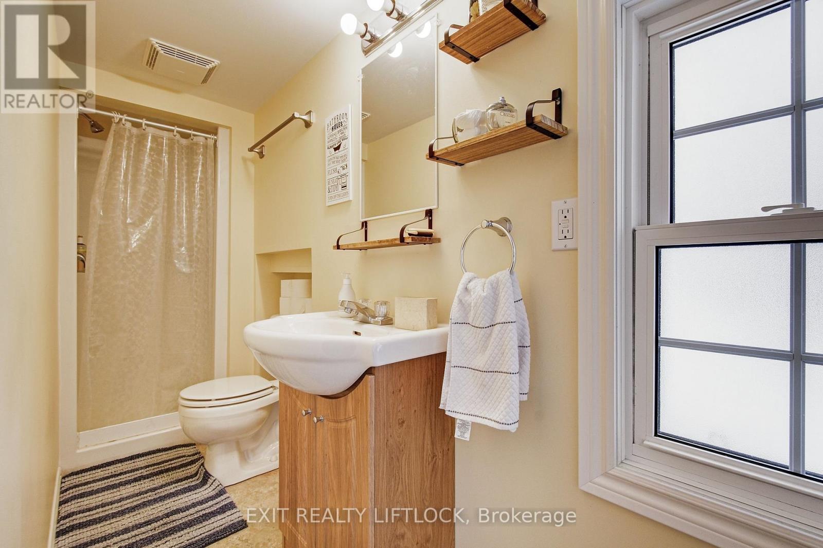 (Upper) - 3 Reid Street, Selwyn, ON - Indoor Photo Showing Bathroom