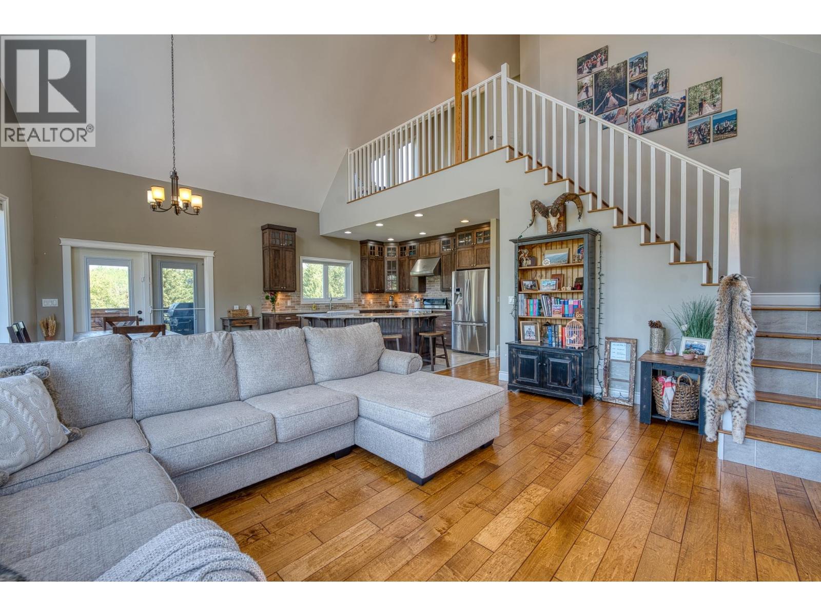 13628 281 Road, Fort St. John, BC - Indoor Photo Showing Living Room