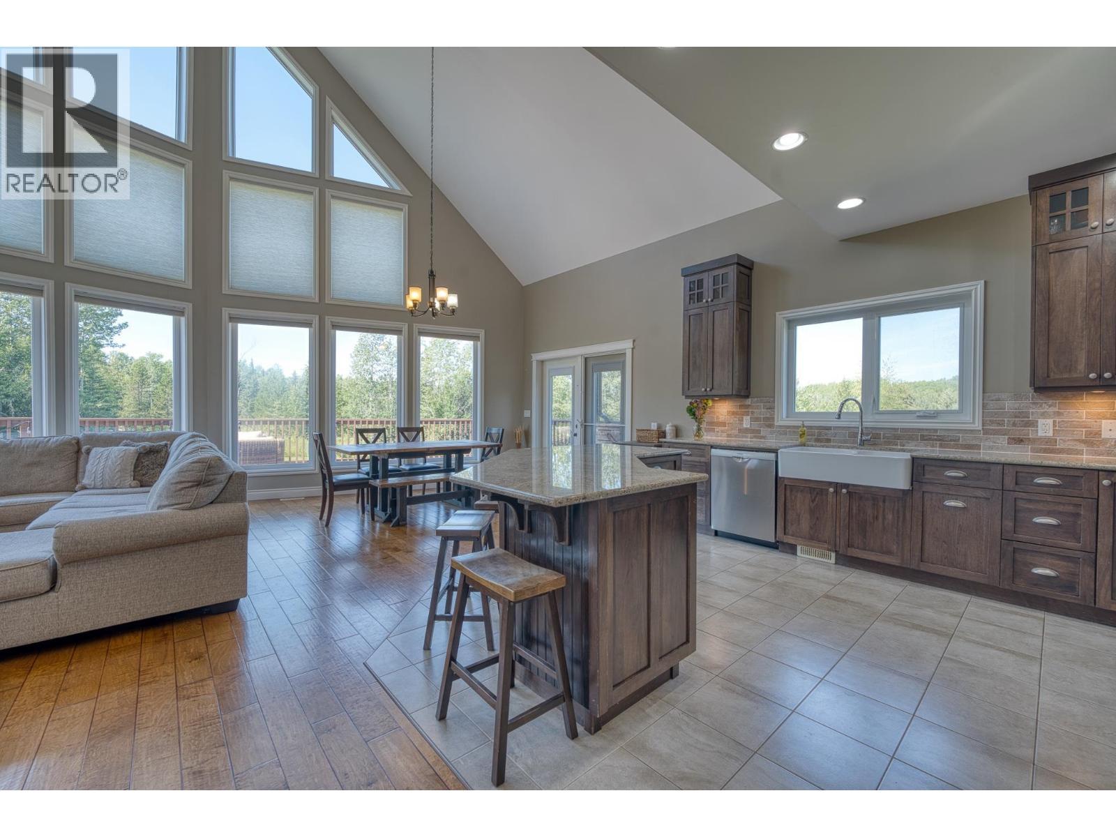 13628 281 Road, Fort St. John, BC - Indoor