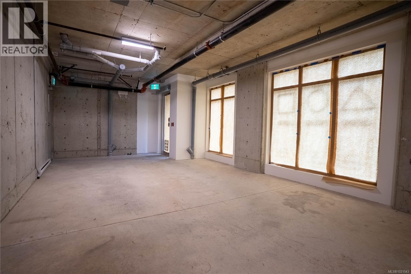 Commercial Space - 1303 Hillside Ave, Victoria, BC