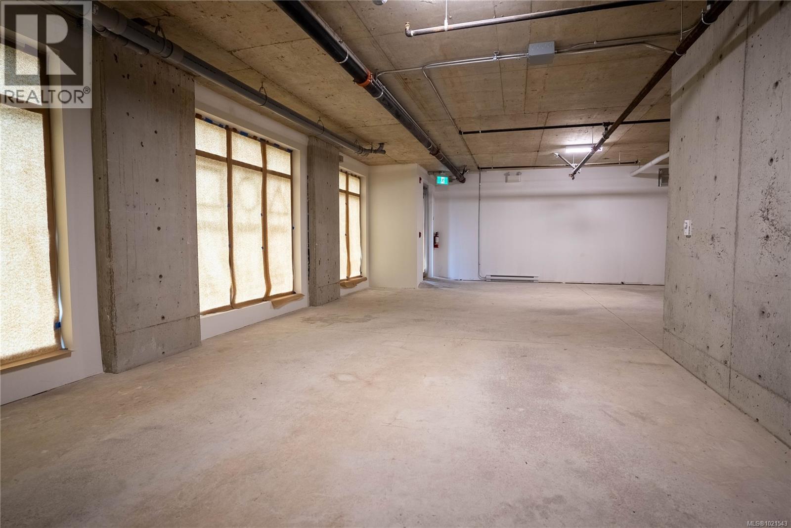 Commercial Space - 1303 Hillside Ave, Victoria, BC