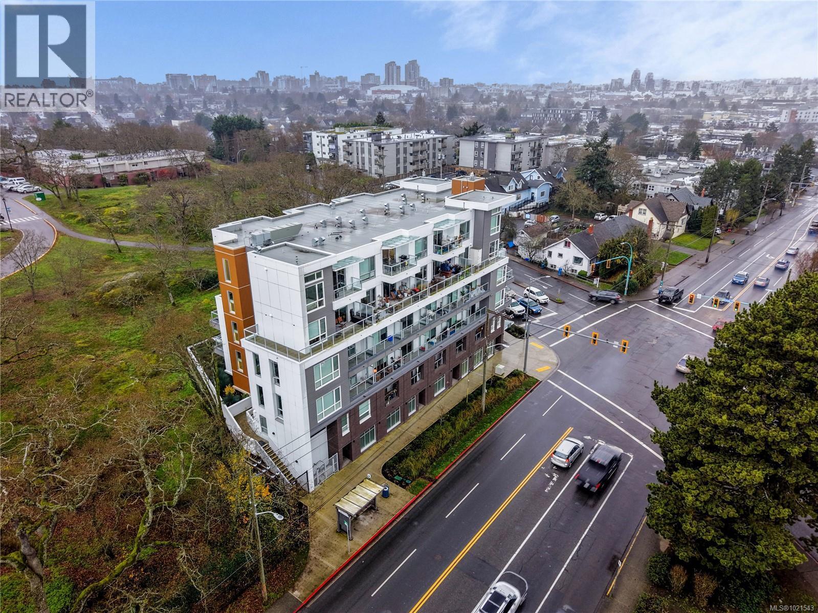 Front of the Building - 1303 Hillside Ave, Victoria, BC