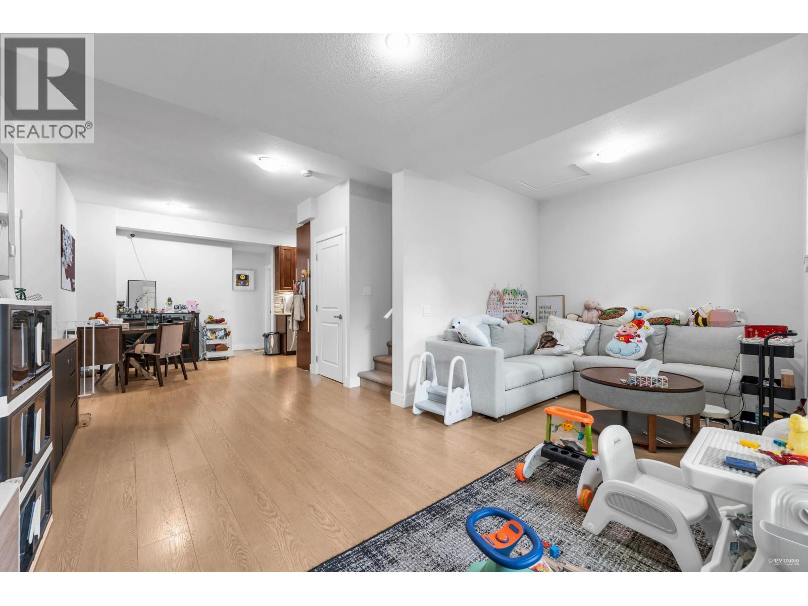 15 9780 General Currie Road, Richmond, BC - Indoor Photo Showing Living Room