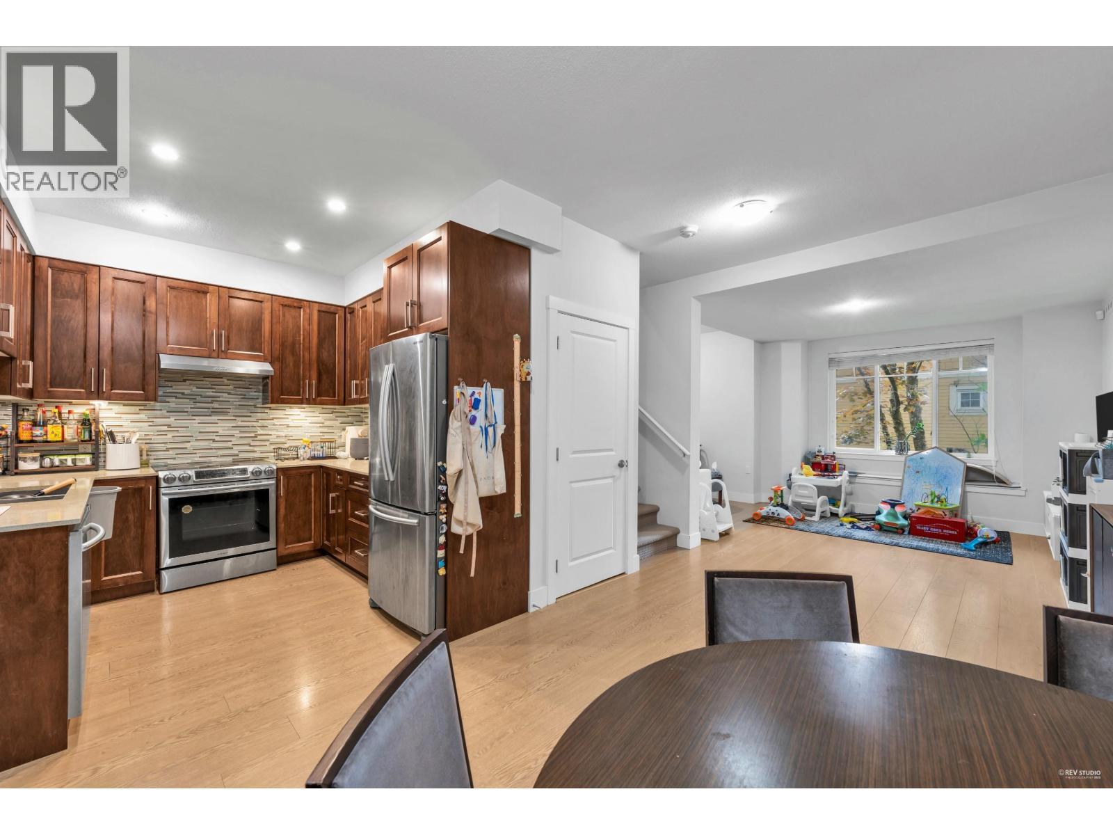 15 9780 General Currie Road, Richmond, BC - Indoor Photo Showing Kitchen