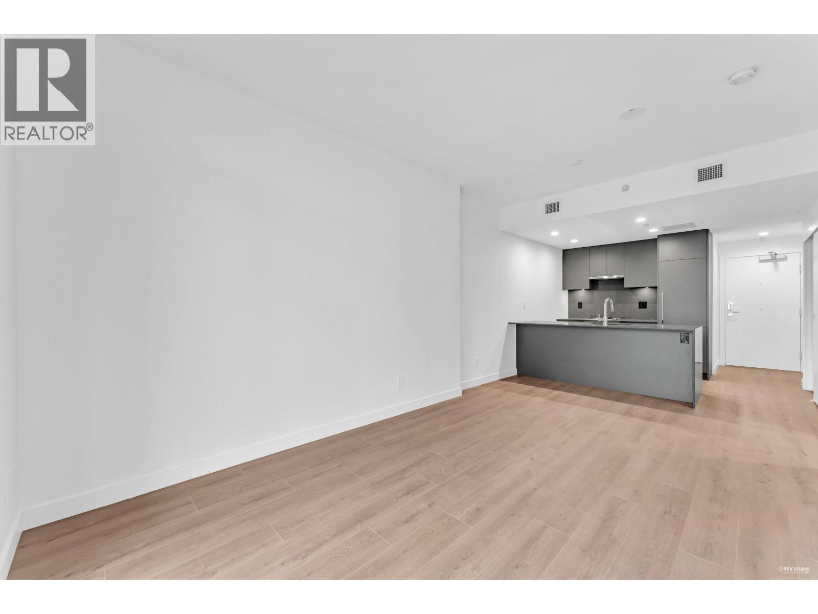1607 2181 Madison Avenue, Burnaby, BC - Indoor Photo Showing Kitchen