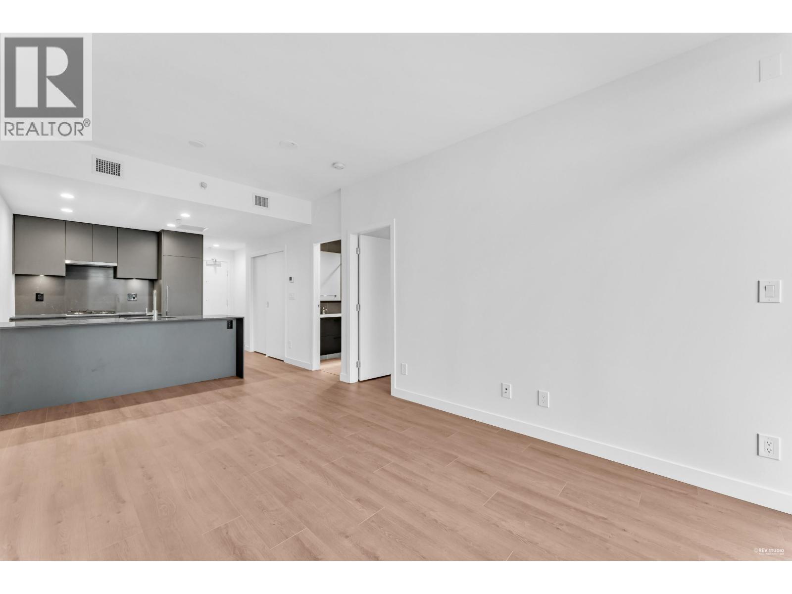 1607 2181 Madison Avenue, Burnaby, BC - Indoor Photo Showing Kitchen