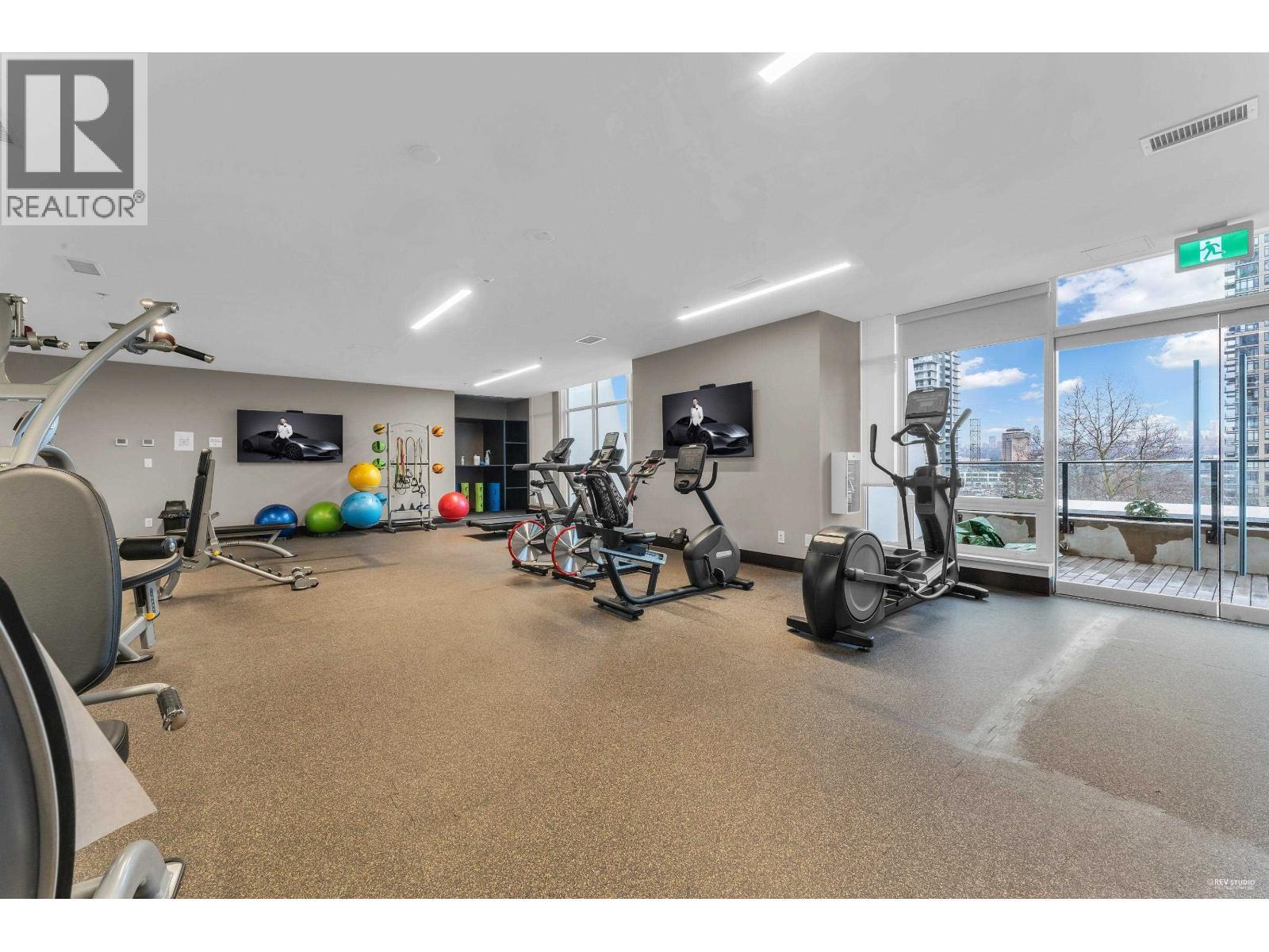 1607 2181 Madison Avenue, Burnaby, BC - Indoor Photo Showing Gym Room