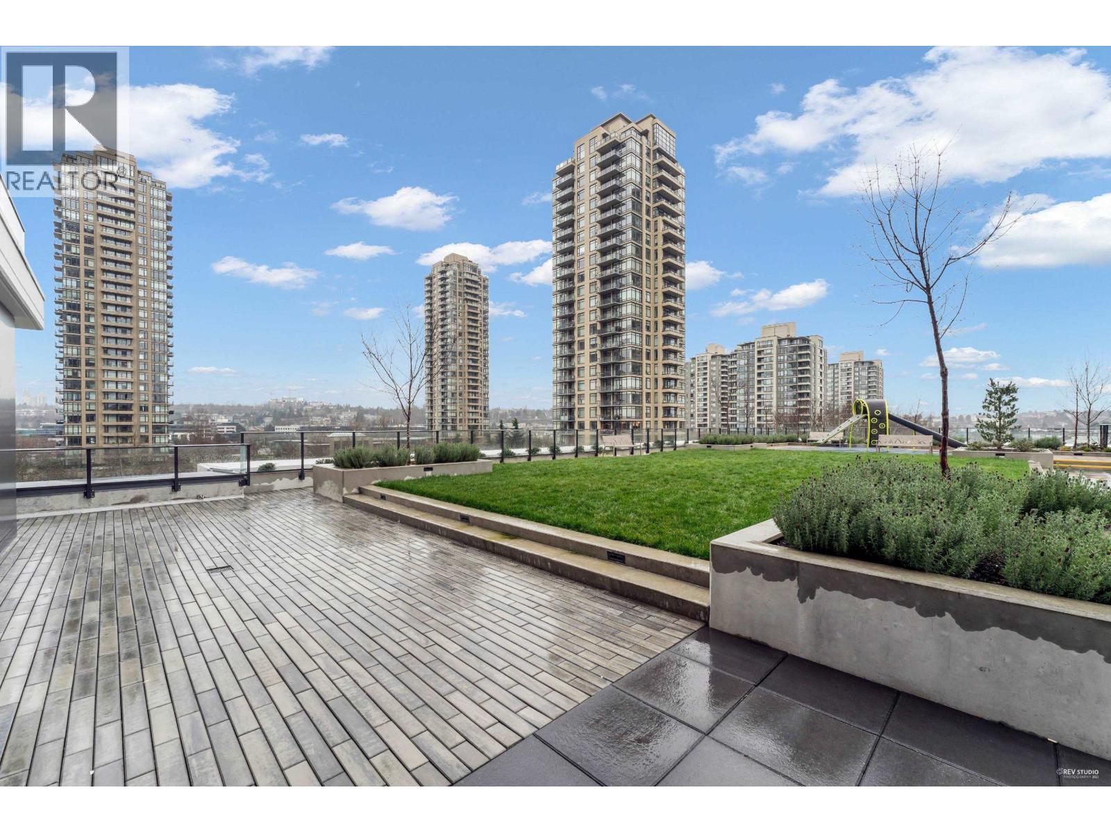 1607 2181 Madison Avenue, Burnaby, BC - Outdoor