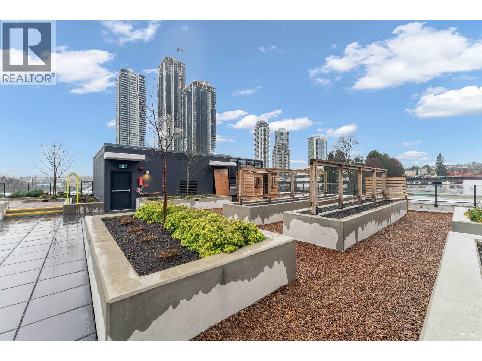 1607 2181 Madison Avenue, Burnaby, BC - Outdoor