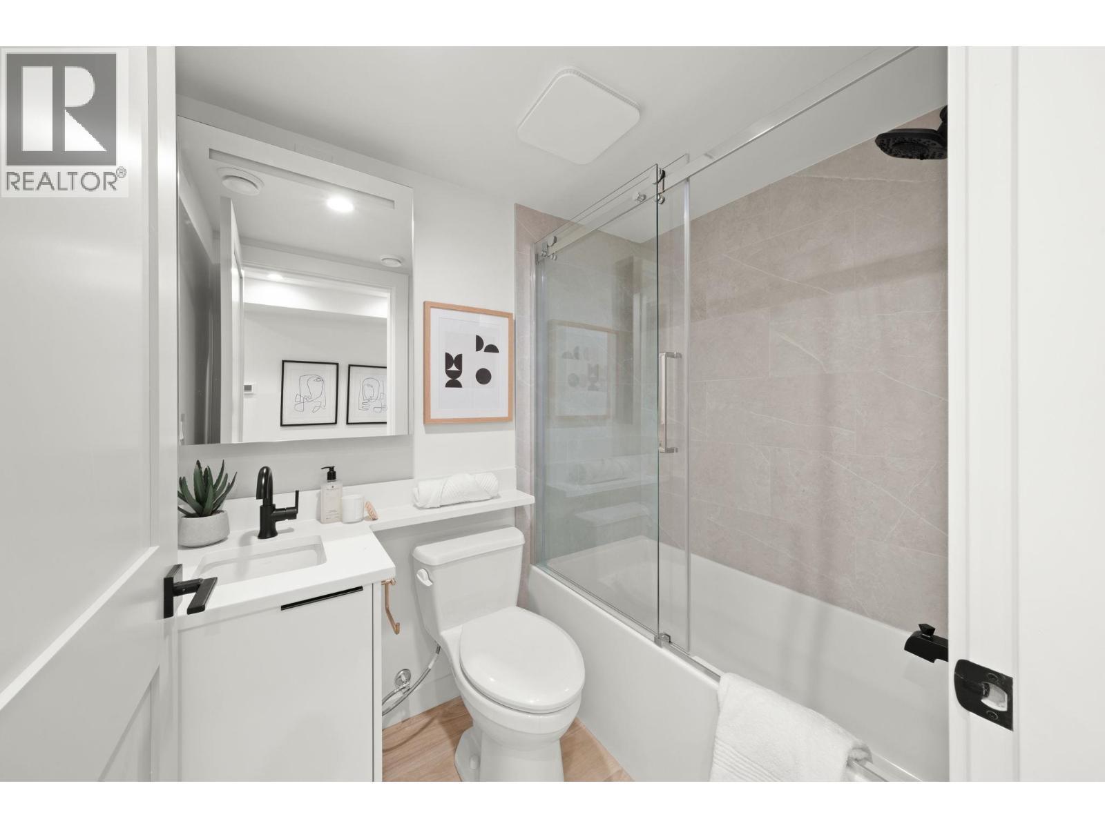 1 2791 W 21St Avenue, Vancouver, BC - Indoor Photo Showing Bathroom