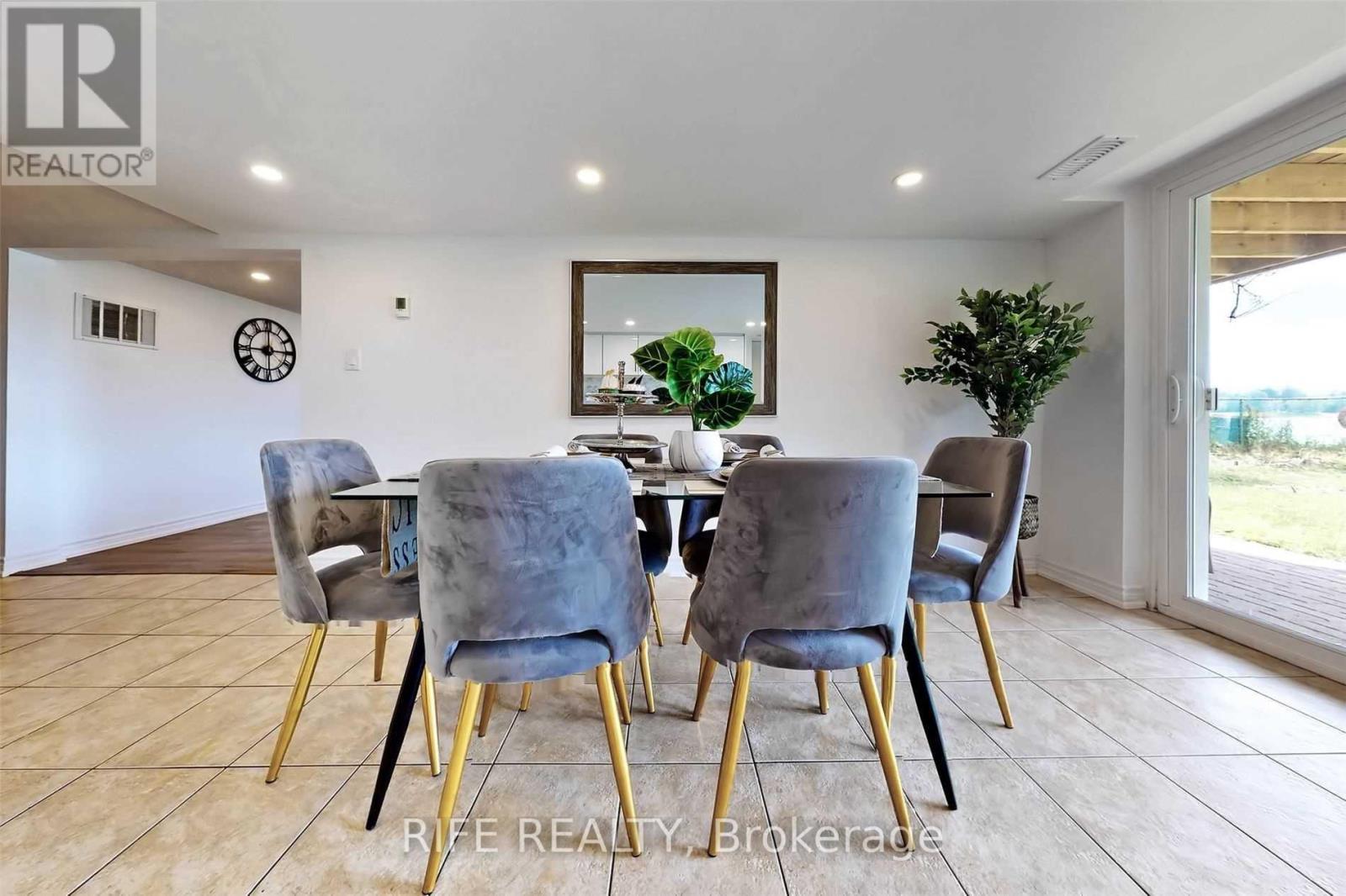 41 Connor Drive, Whitchurch-Stouffville, ON - Indoor Photo Showing Dining Room