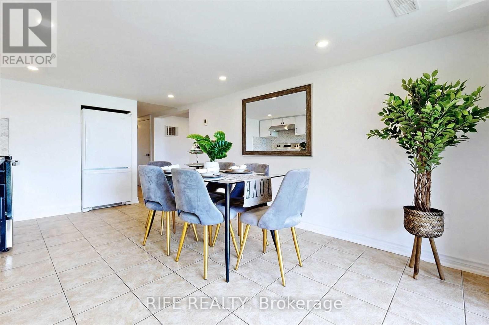 41 Connor Drive, Whitchurch-Stouffville, ON - Indoor Photo Showing Dining Room