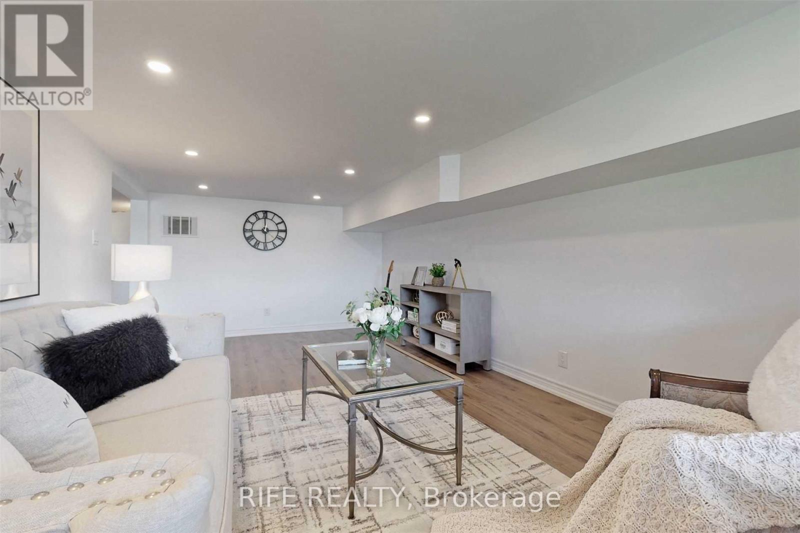 41 Connor Drive, Whitchurch-Stouffville, ON - Indoor Photo Showing Living Room