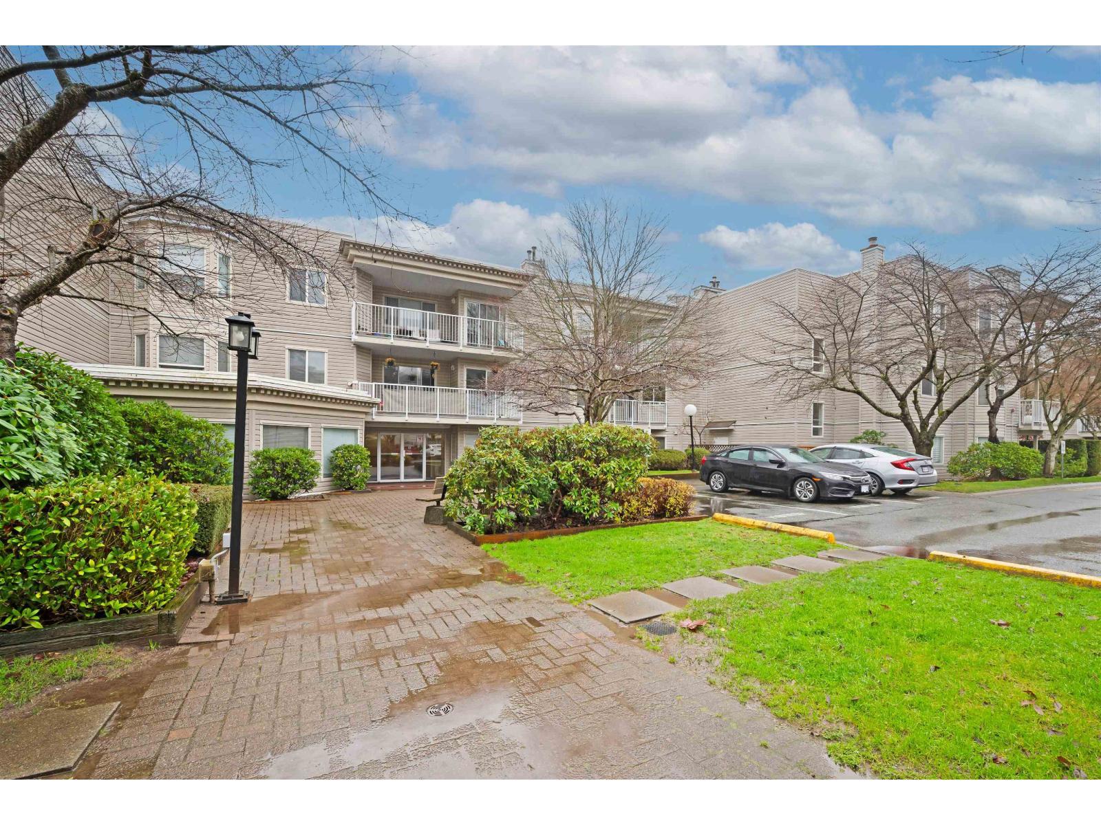 103 9948 151 Street, Surrey, BC - Outdoor