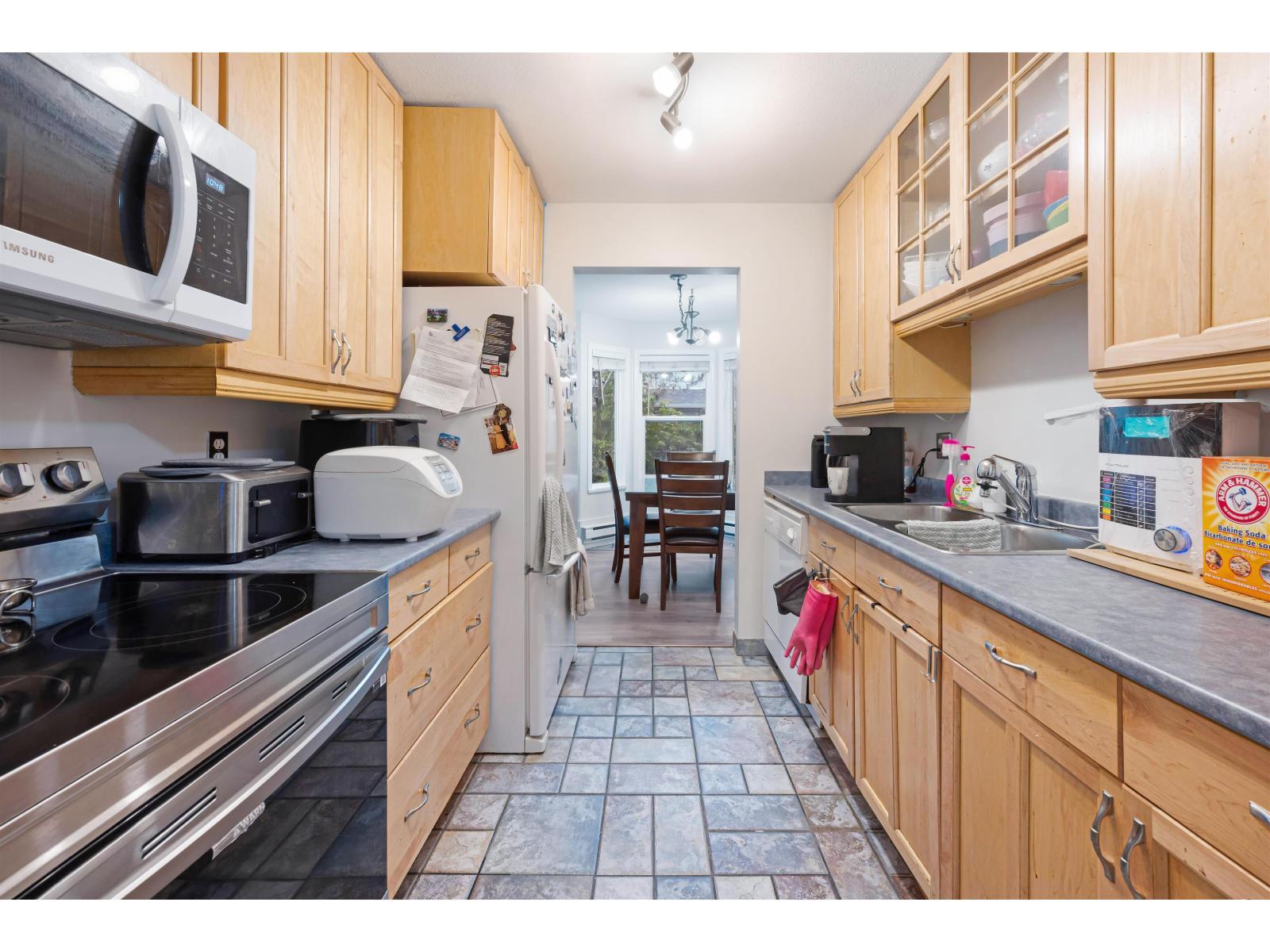 103 9948 151 Street, Surrey, BC - Indoor Photo Showing Kitchen