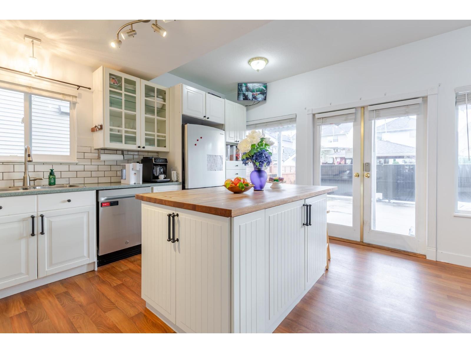 18452 66 Avenue, Surrey, BC - Indoor Photo Showing Kitchen
