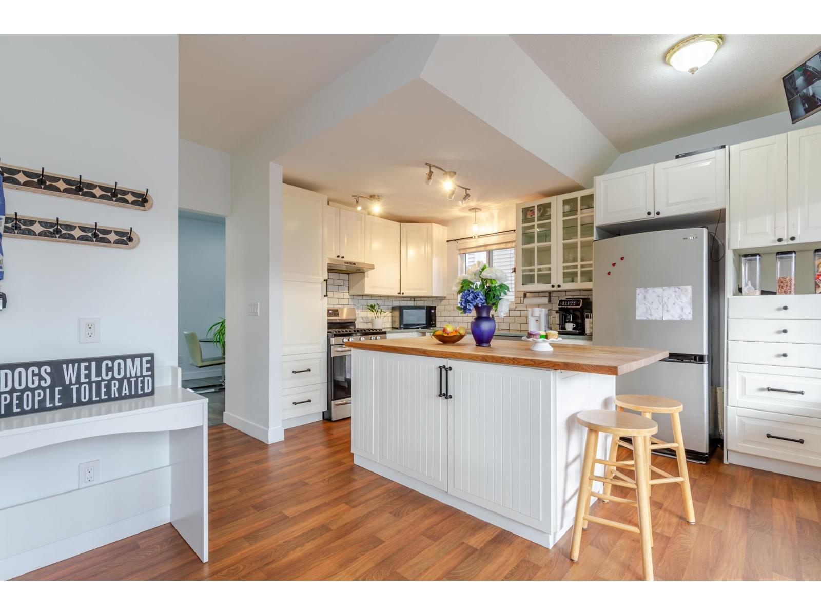 18452 66 Avenue, Surrey, BC - Indoor Photo Showing Kitchen