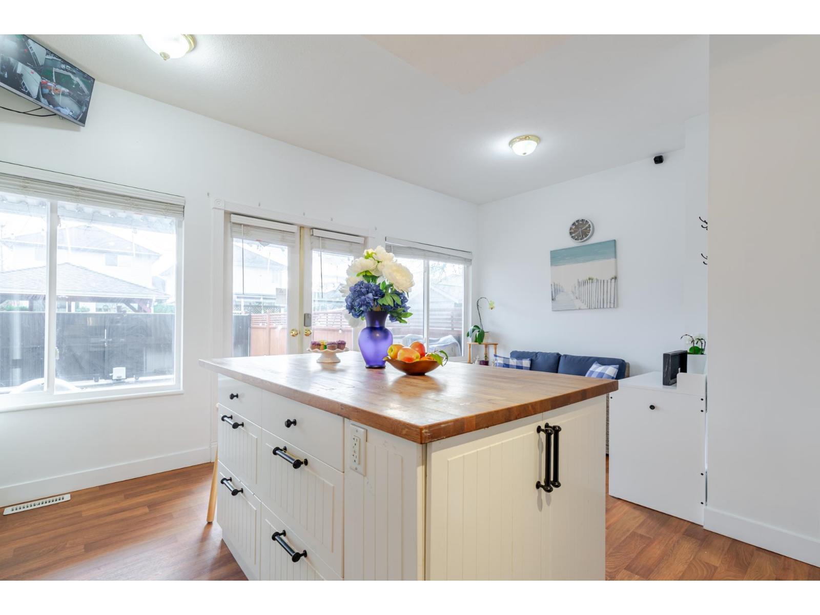 18452 66 Avenue, Surrey, BC - Indoor Photo Showing Kitchen