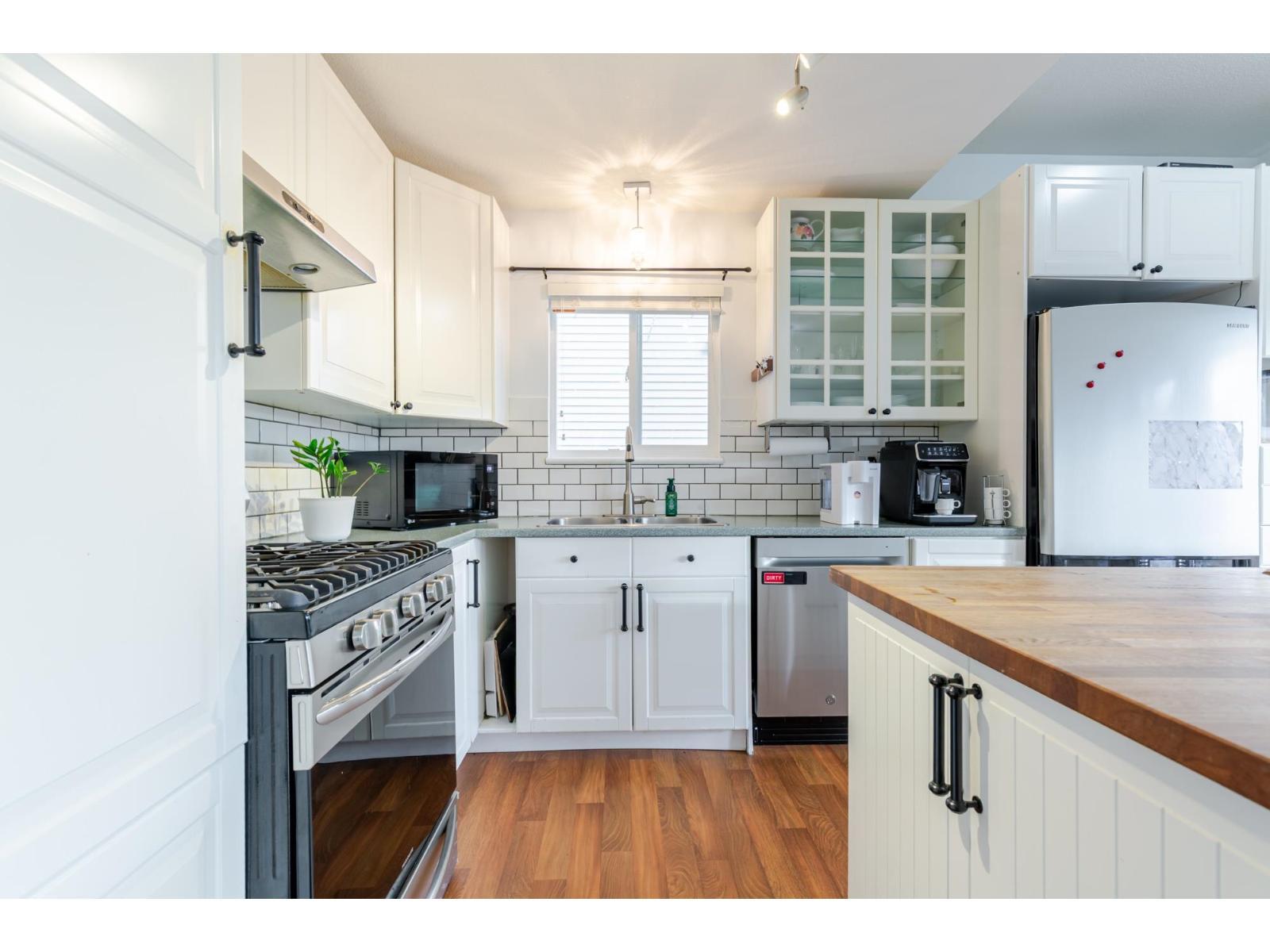 18452 66 Avenue, Surrey, BC - Indoor Photo Showing Kitchen