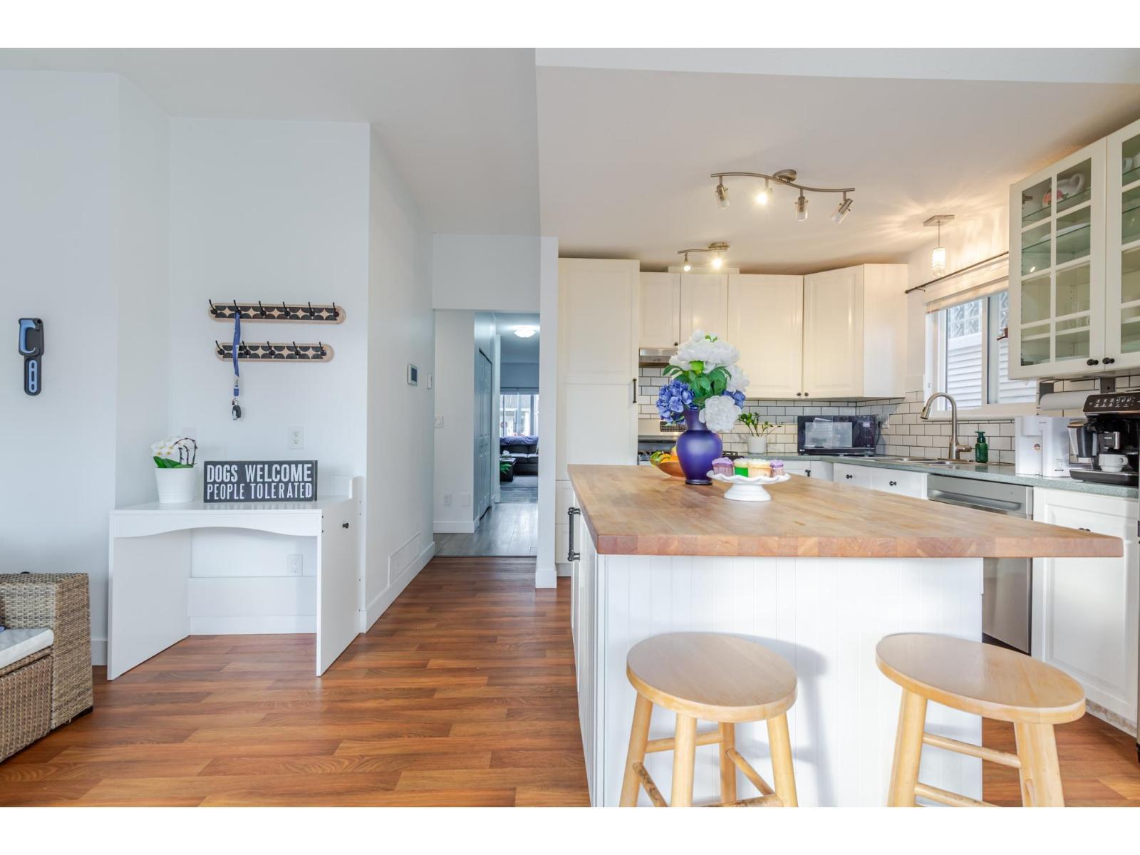 18452 66 Avenue, Surrey, BC - Indoor Photo Showing Kitchen