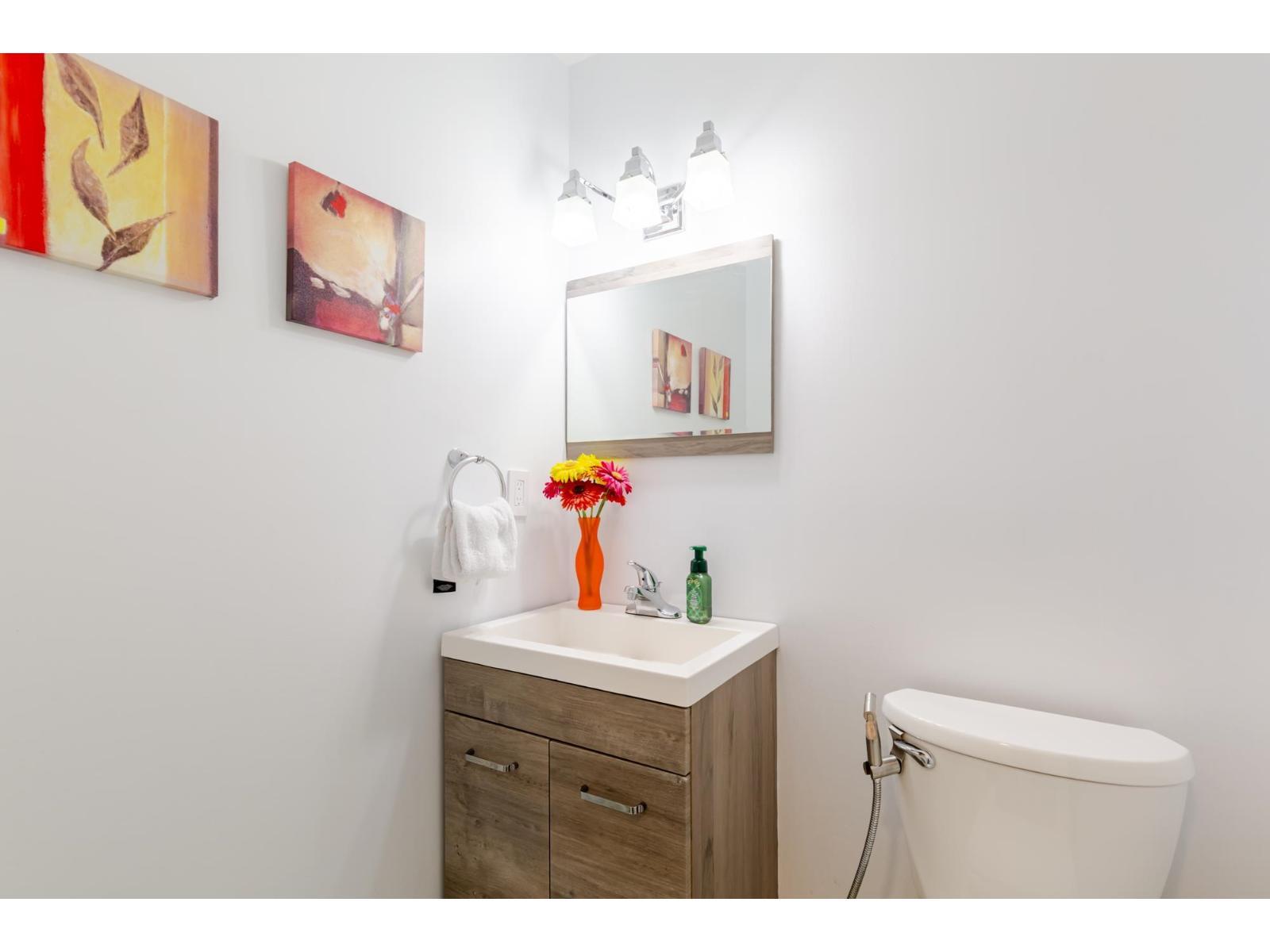 18452 66 Avenue, Surrey, BC - Indoor Photo Showing Bathroom