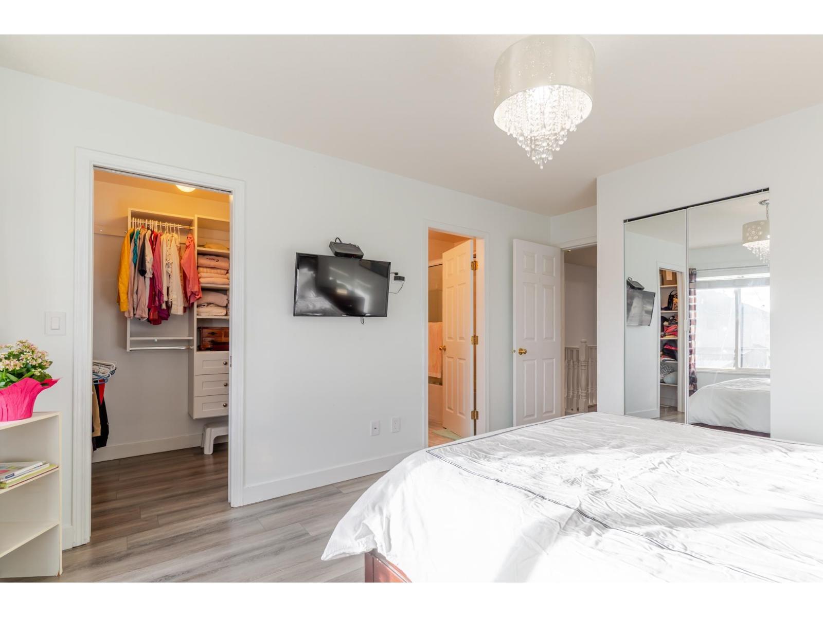 18452 66 Avenue, Surrey, BC - Indoor Photo Showing Bedroom