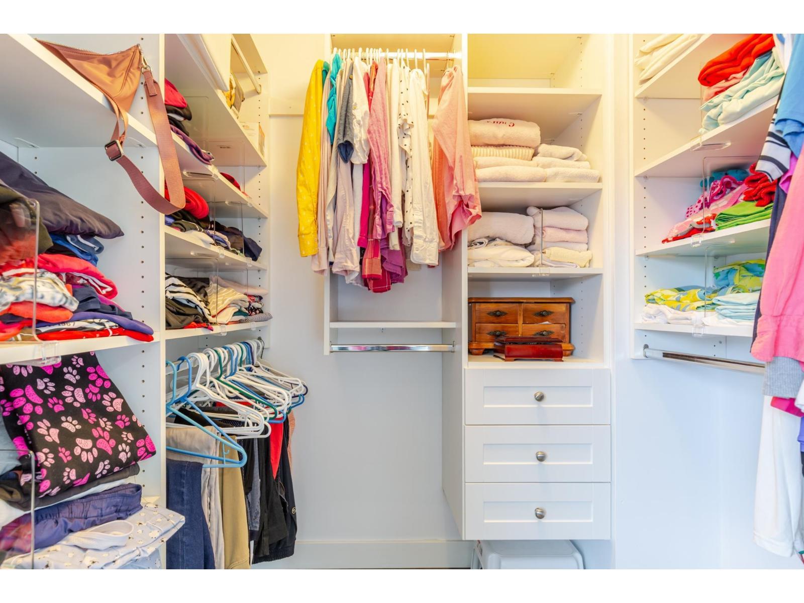 18452 66 Avenue, Surrey, BC - Indoor With Storage