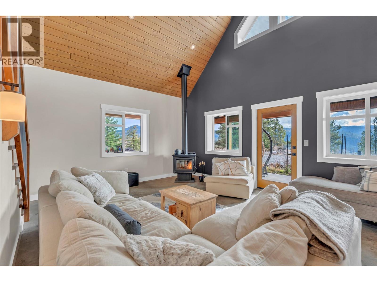 3-640 Hwy 3, Princeton, BC - Indoor Photo Showing Living Room