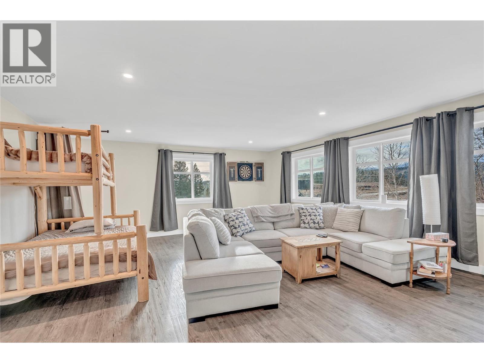 3-640 Hwy 3, Princeton, BC - Indoor Photo Showing Living Room