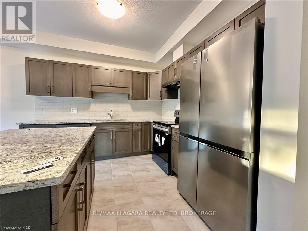 47 Saffron Way, Pelham (Fonthill), ON - Indoor Photo Showing Kitchen With Upgraded Kitchen