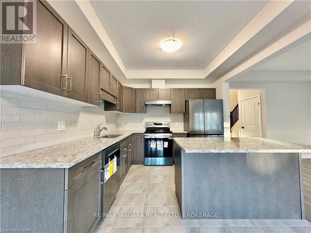 47 Saffron Way, Pelham (Fonthill), ON - Indoor Photo Showing Kitchen With Upgraded Kitchen