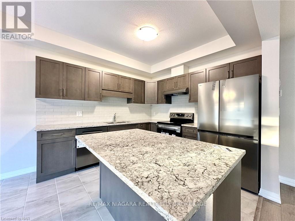 47 Saffron Way, Pelham (Fonthill), ON - Indoor Photo Showing Kitchen With Upgraded Kitchen