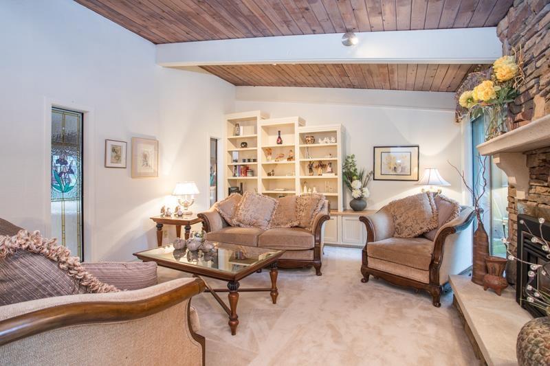1957 127A Street, Surrey, BC - Indoor Photo Showing Living Room With Fireplace