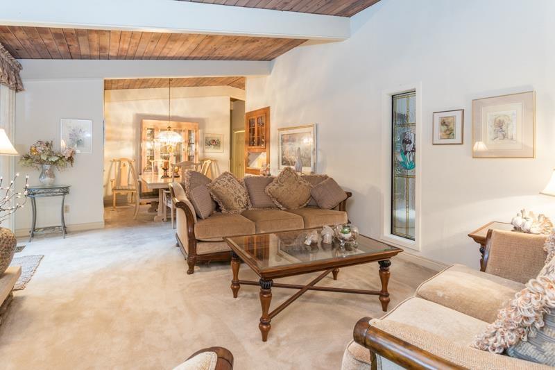 1957 127A Street, Surrey, BC - Indoor Photo Showing Living Room