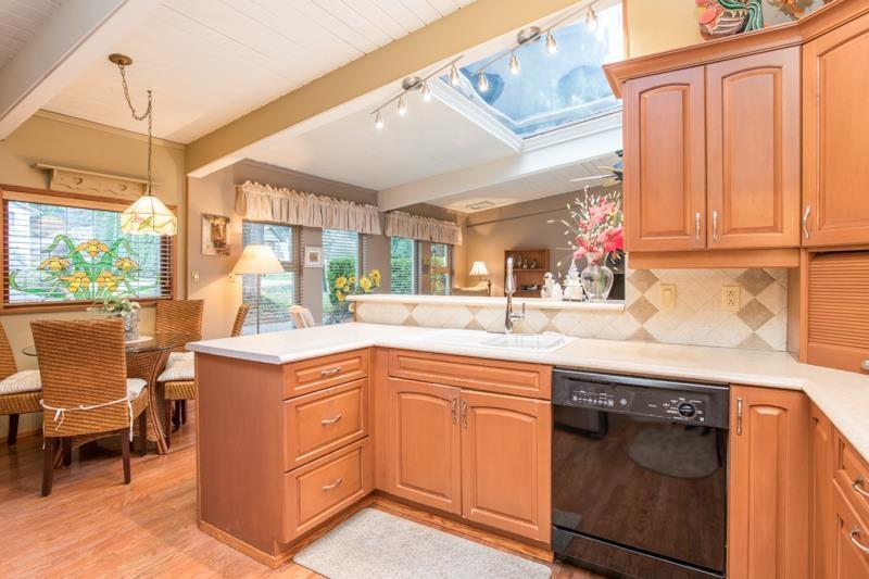 1957 127A Street, Surrey, BC - Indoor Photo Showing Kitchen