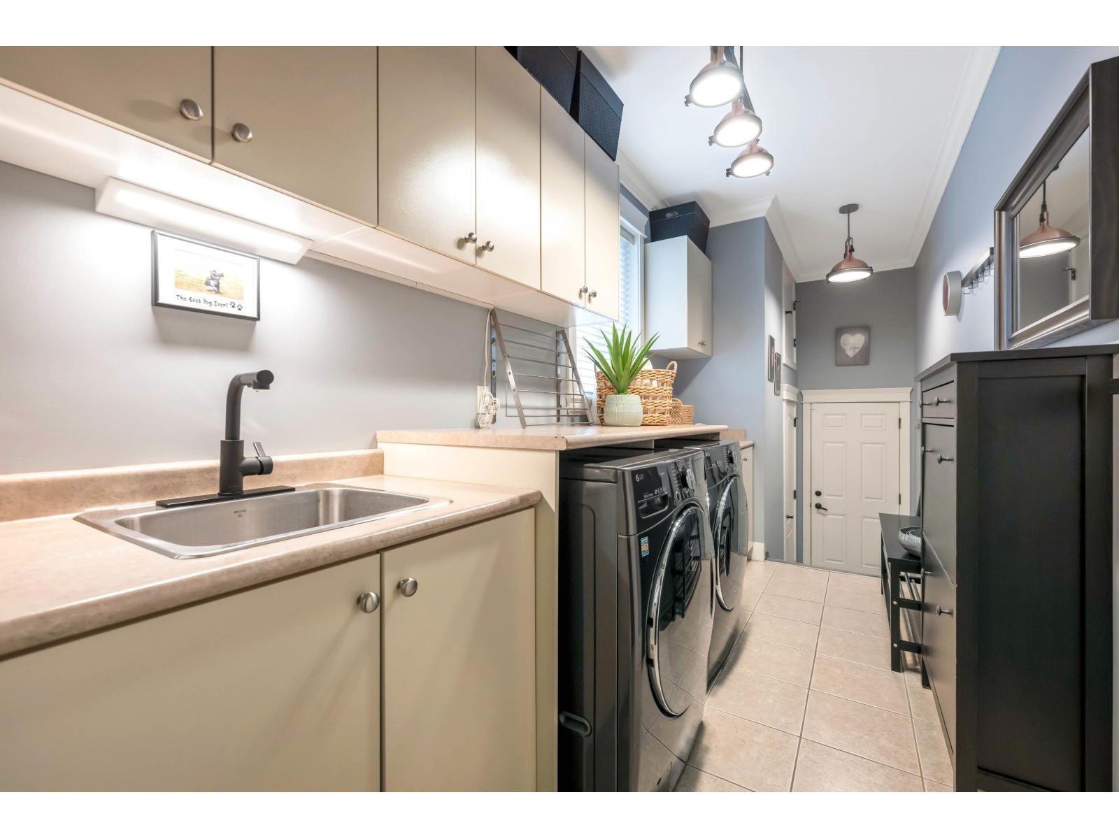 7137 196 Street, Surrey, BC - Indoor Photo Showing Laundry Room