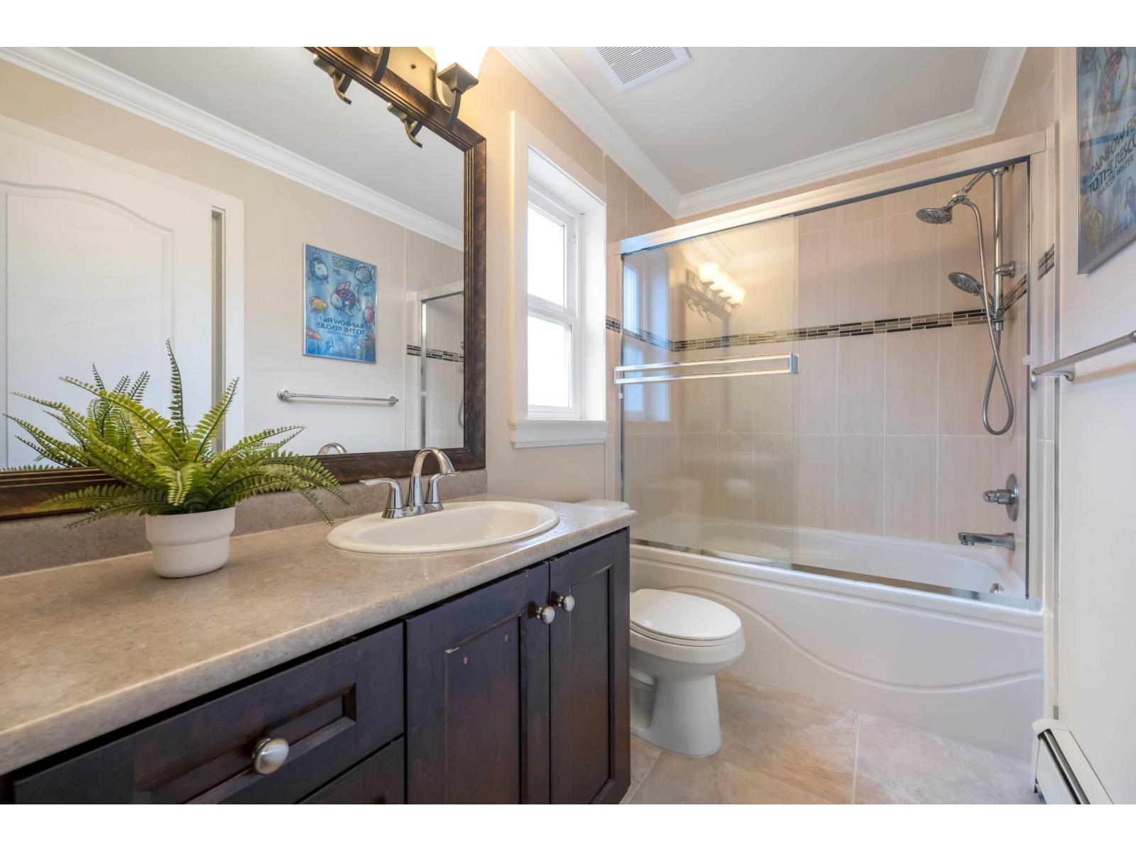 7137 196 Street, Surrey, BC - Indoor Photo Showing Bathroom