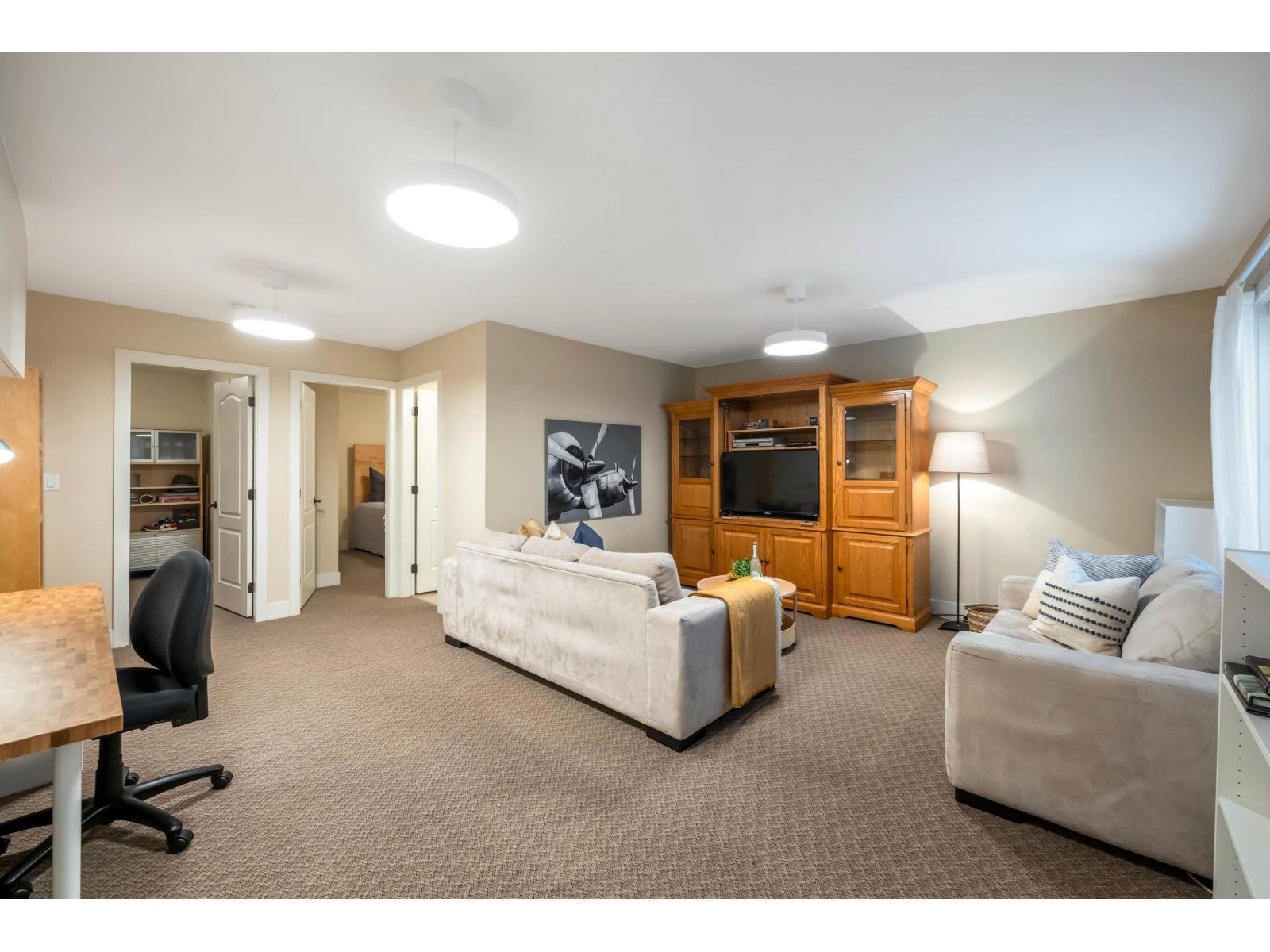 7137 196 Street, Surrey, BC - Indoor Photo Showing Other Room