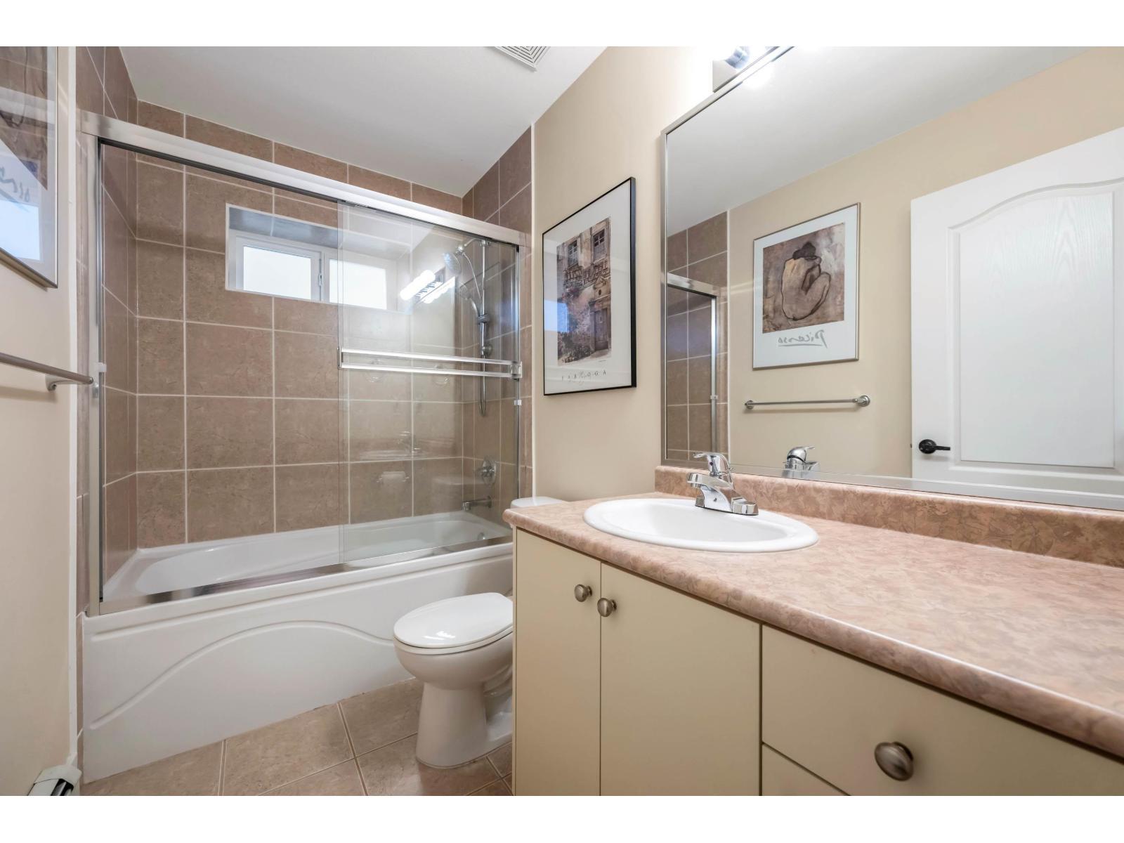 7137 196 Street, Surrey, BC - Indoor Photo Showing Bathroom