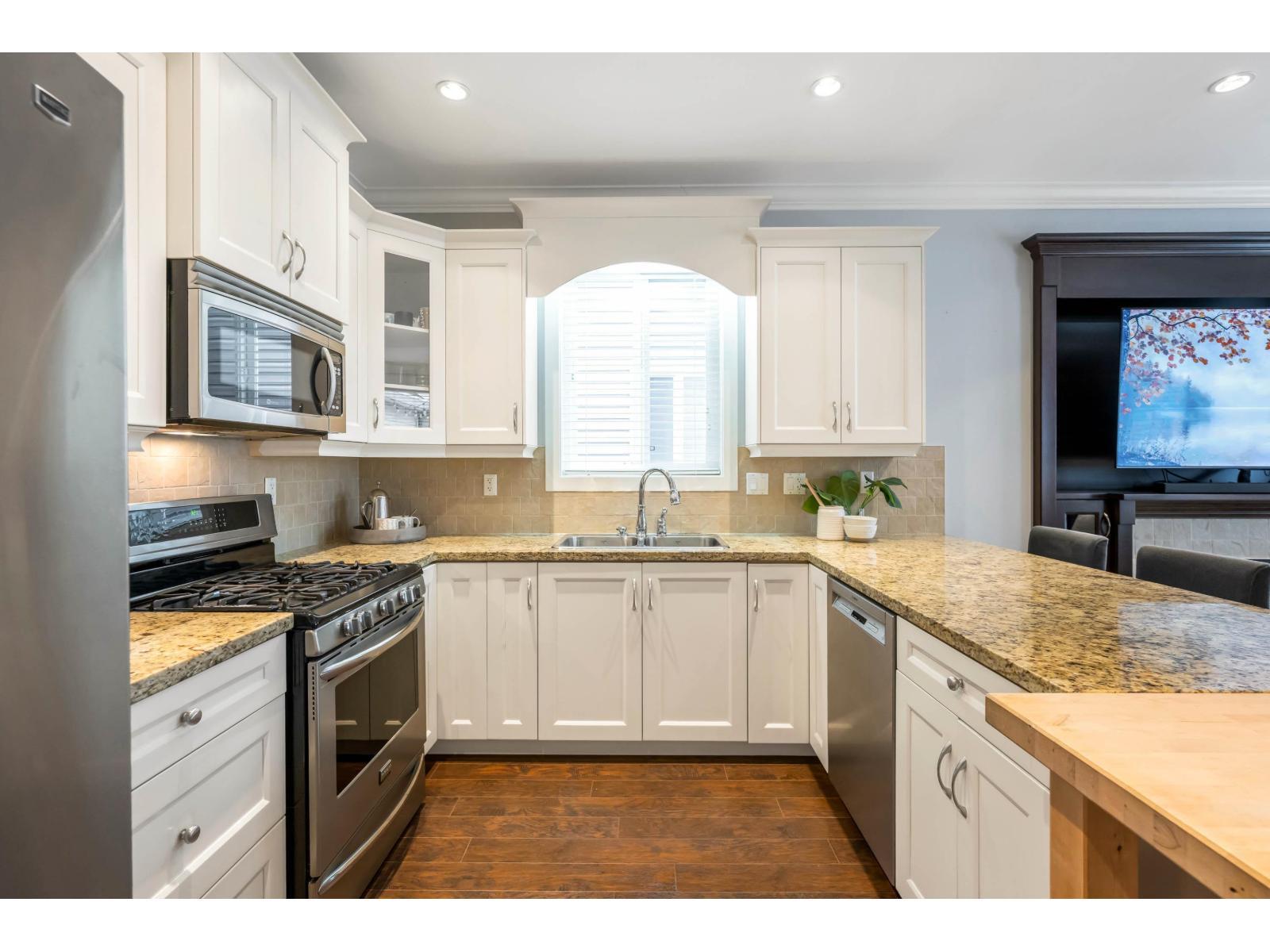 7137 196 Street, Surrey, BC - Indoor Photo Showing Kitchen With Double Sink
