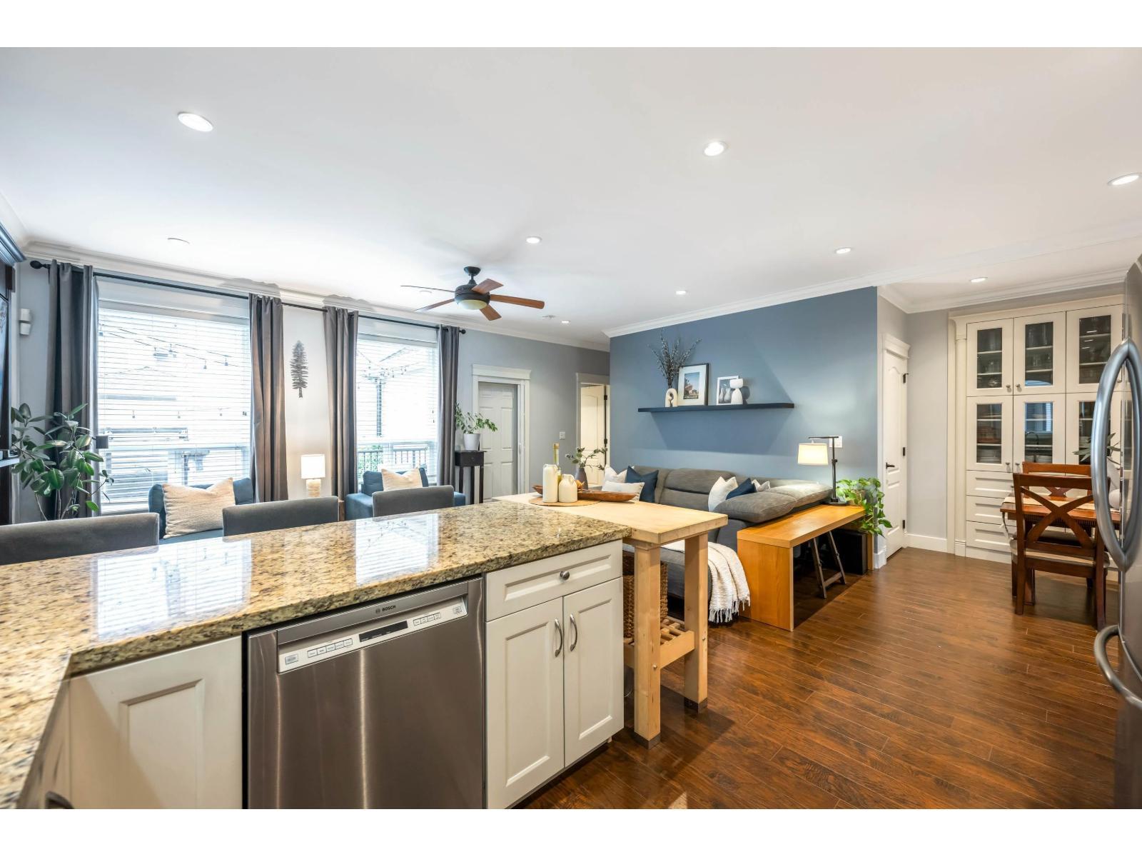 7137 196 Street, Surrey, BC - Indoor Photo Showing Kitchen With Upgraded Kitchen