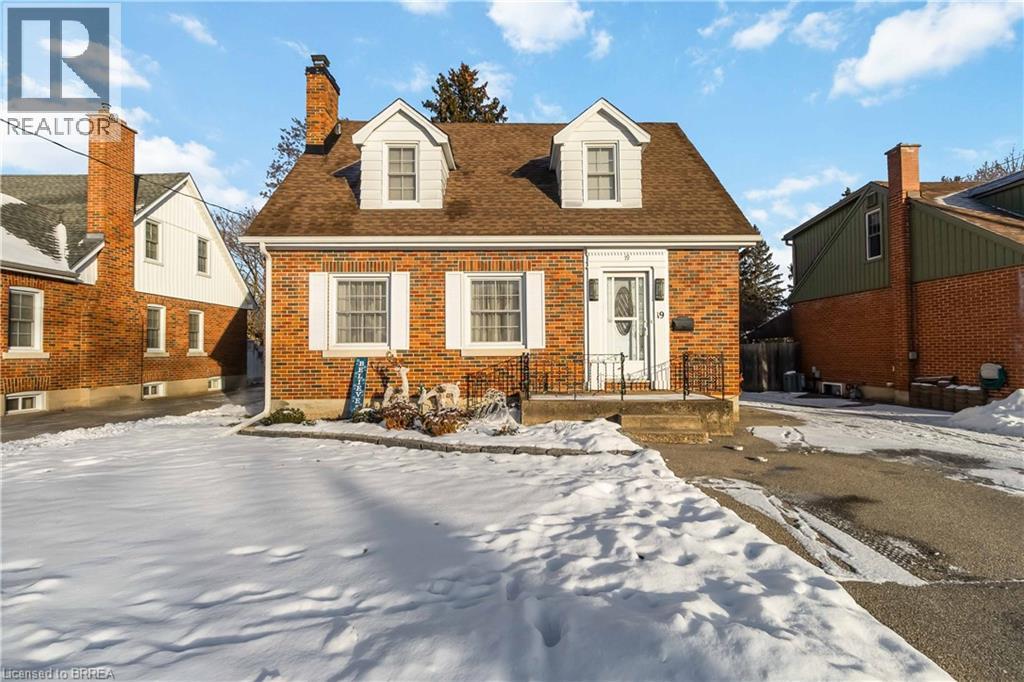 19 Baldwin Avenue, Brantford, ON - Outdoor