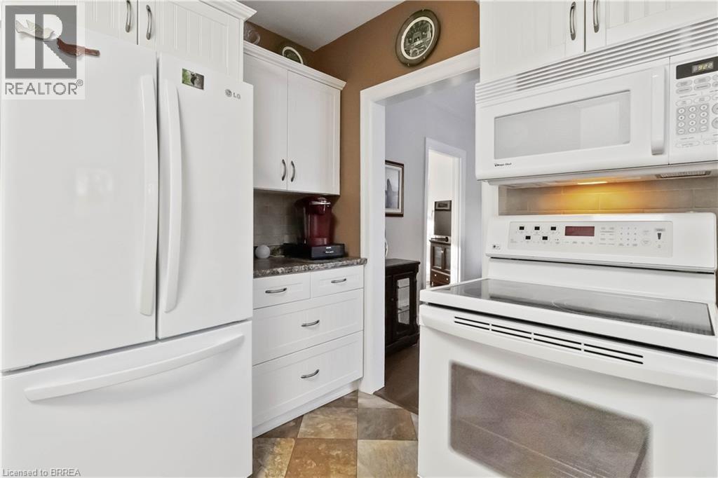 19 Baldwin Avenue, Brantford, ON - Indoor Photo Showing Kitchen