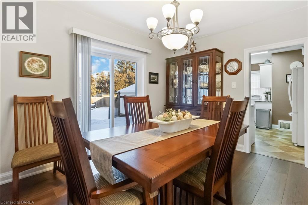 19 Baldwin Avenue, Brantford, ON - Indoor Photo Showing Dining Room