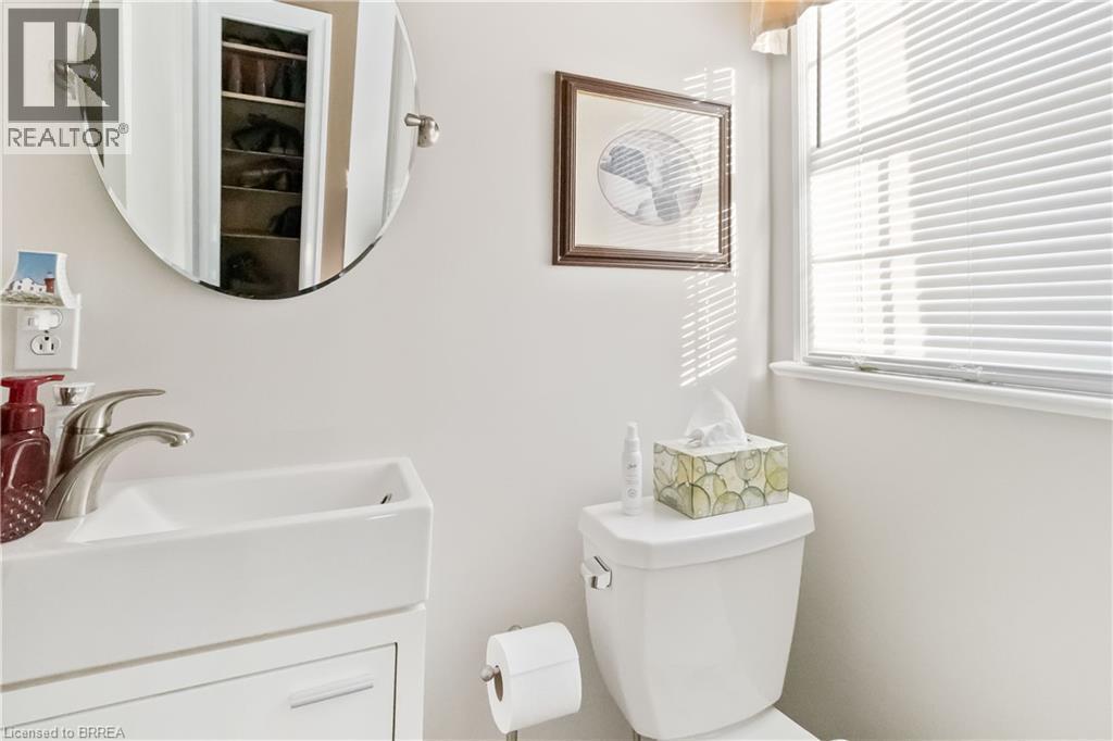 19 Baldwin Avenue, Brantford, ON - Indoor Photo Showing Bathroom