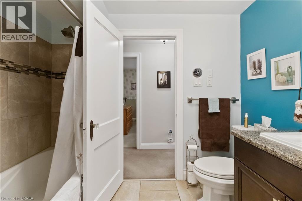 19 Baldwin Avenue, Brantford, ON - Indoor Photo Showing Bathroom