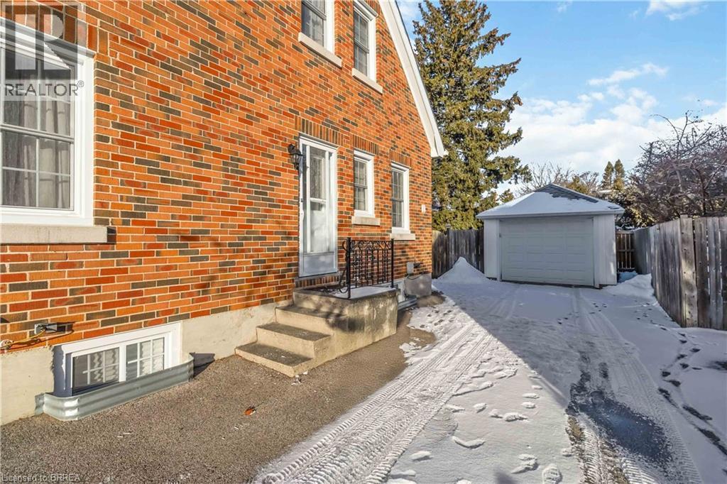 19 Baldwin Avenue, Brantford, ON - Outdoor