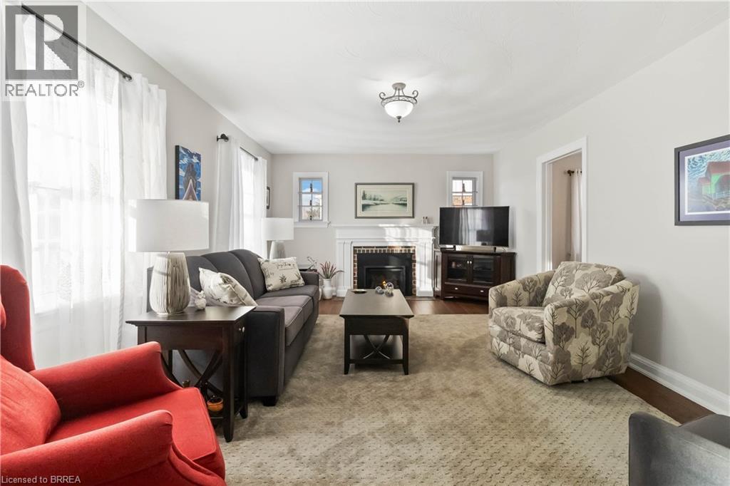 19 Baldwin Avenue, Brantford, ON - Indoor Photo Showing Living Room