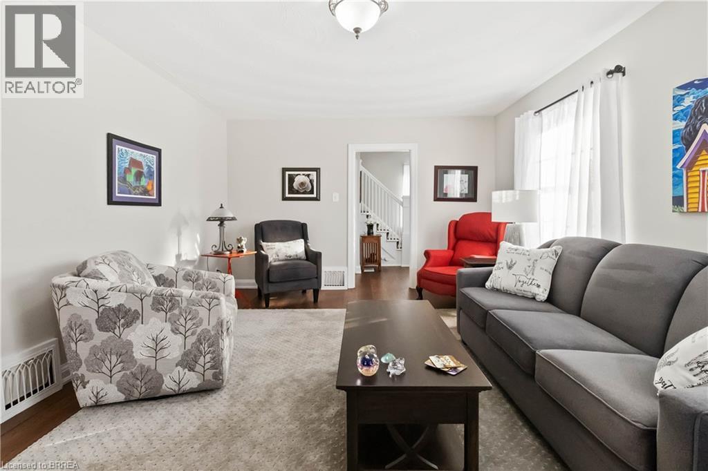 19 Baldwin Avenue, Brantford, ON - Indoor Photo Showing Living Room